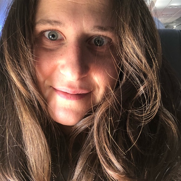 Meet your Posher, Julie.  🖤Sharing is caring🖤 - Picture 3 of 8